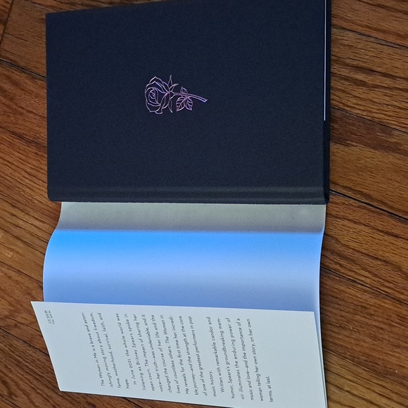 Britney Spears The Woman in Me book - Picture 7 of 7